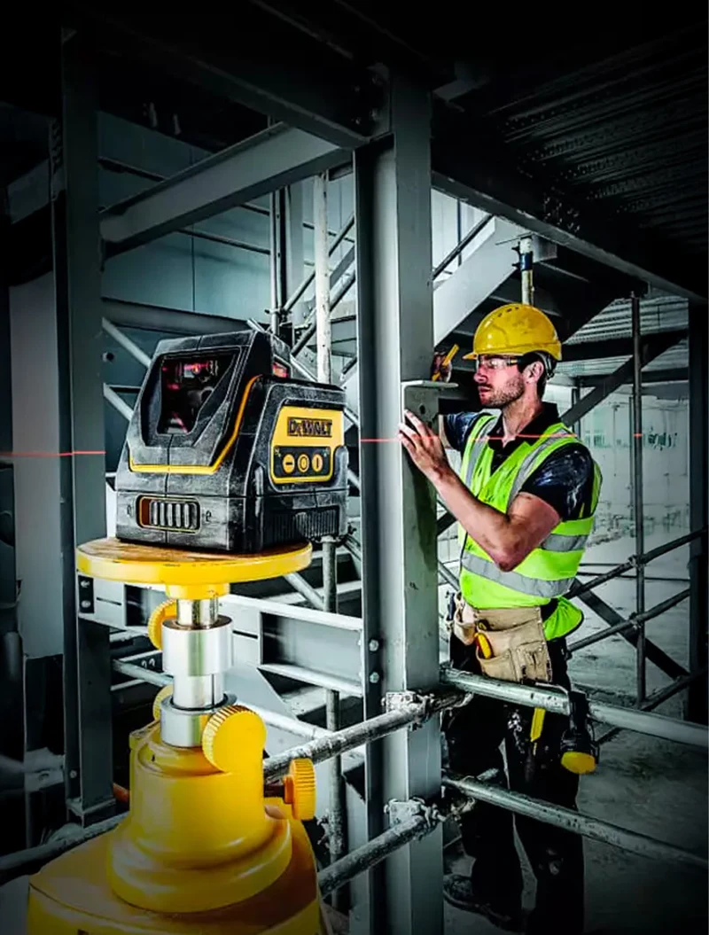 Nivelă laser cu 2 linii (orizontale si verticale) DeWALT DW0811 2