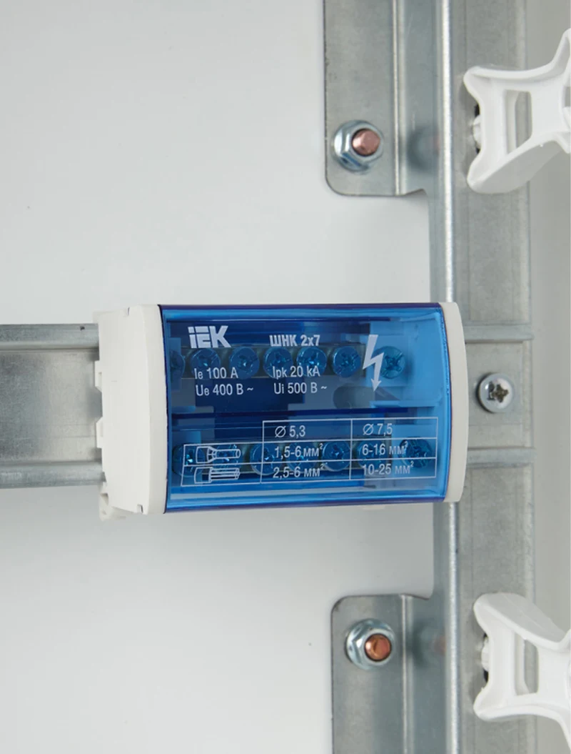 Bloc de distribuție SNK 2x7 șuruburi, montaj șină DIN, curent nominal 100A IEK 3
