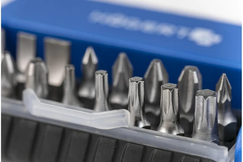 * Set biți cu fixator 1/4", SL, PH, PZ, Torx, 17 buc. HOGERT 2