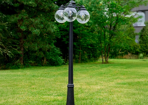 Set corp de il. G300 E27 A60 8,5W 2,7-4-6,5K 3L transp. + suport G300 3L + stâlp RICU BISSO negru 2.4M Fumagalli