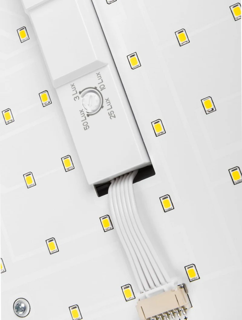 * Aplică LED ext cu senzor zi/noapte 12W 4000K IP65 GTV 4