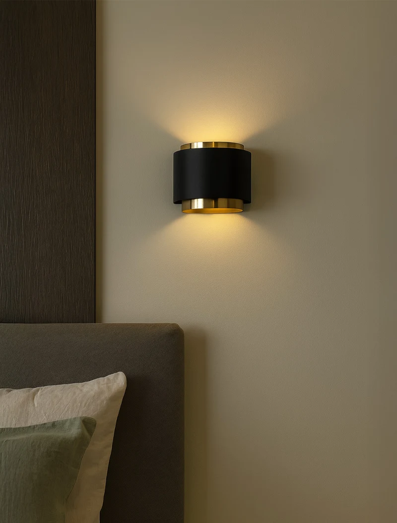 * Aplică 1 x GX53 IP20 negru+aur LUMINALED 2