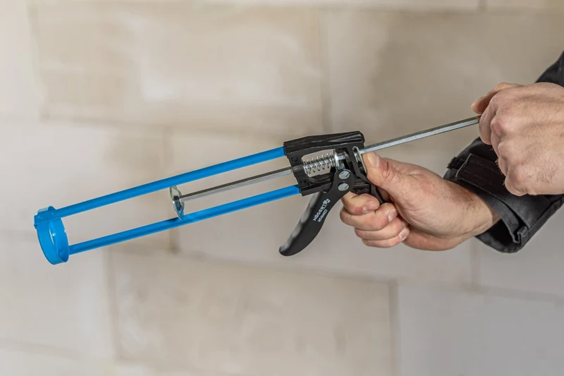 Pistol pentru silicon HOGERT 2