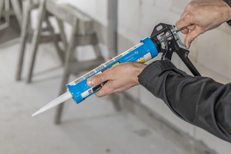 Pistol pentru silicon tip semideschis HOGERT 3